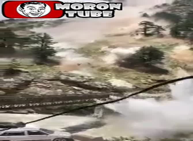 Video :In India, massive boulders separate off the mountain
